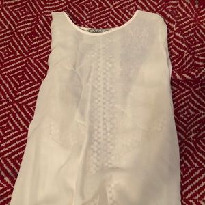 Super cute laced back long sleeve